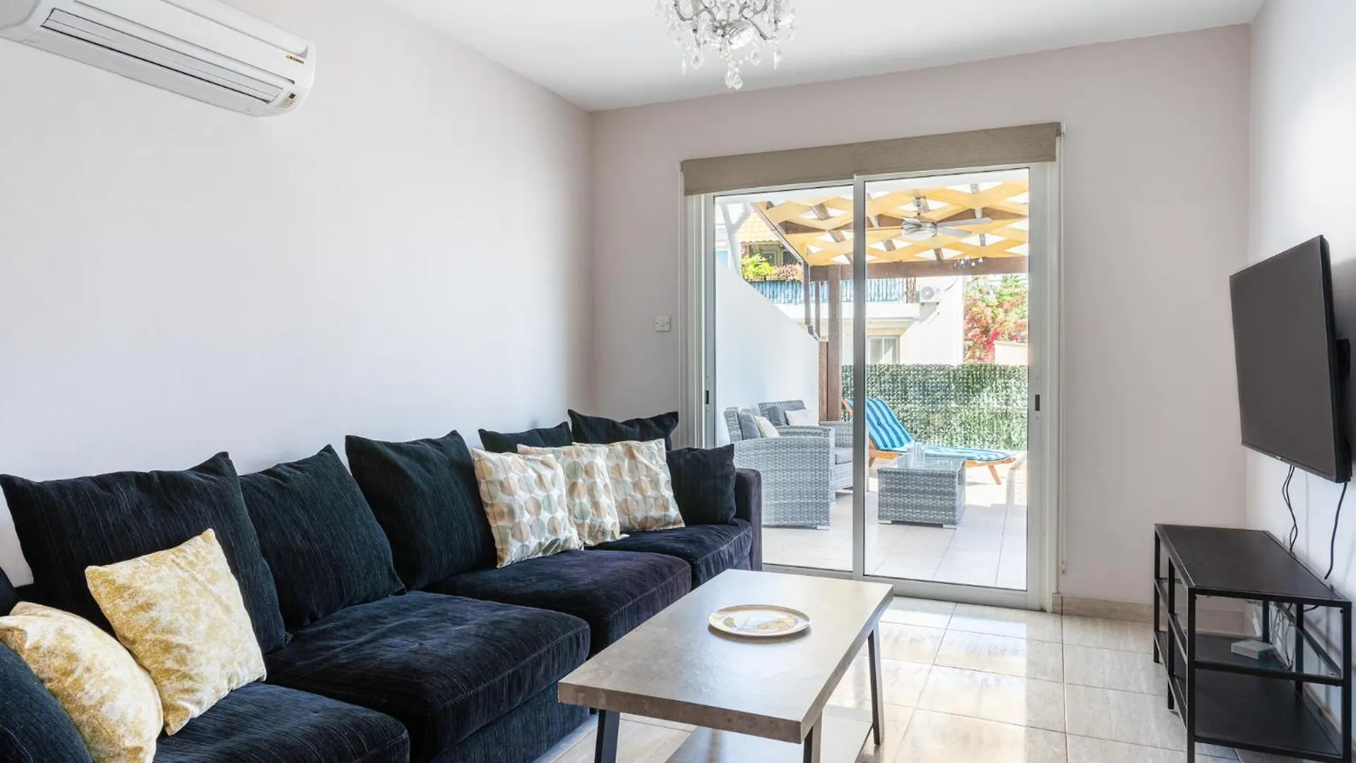 Carisa Flat, 2 Bedrooms 라르나카 0*,  키프로스